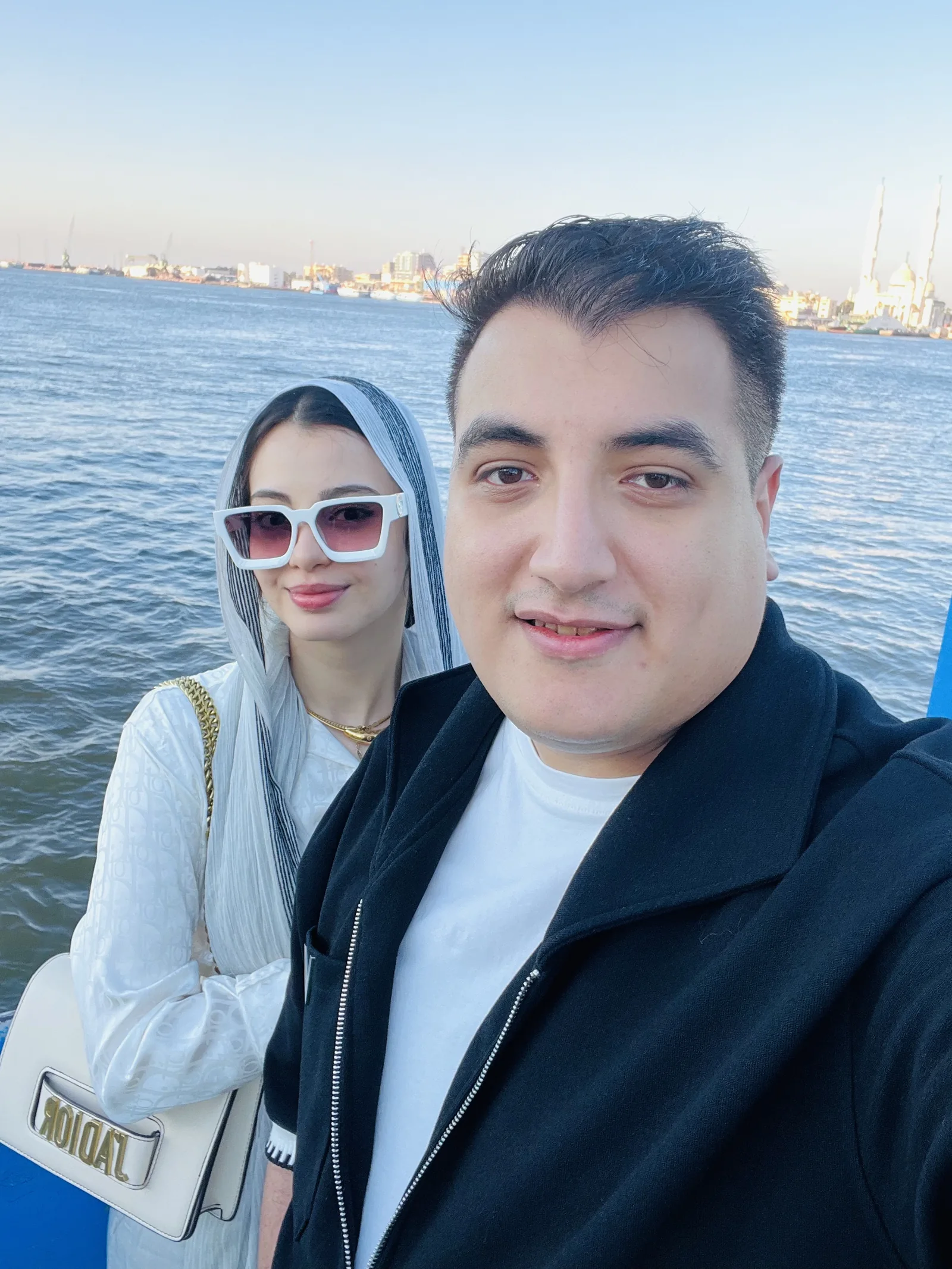ذكرى لنا عند البحر